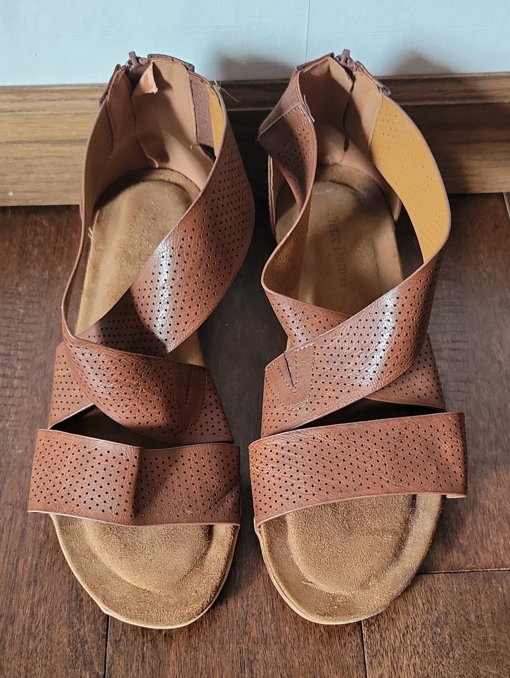 NWOT Pierre Dumas Women's Brown Perforated Strappy Sandals Size 10